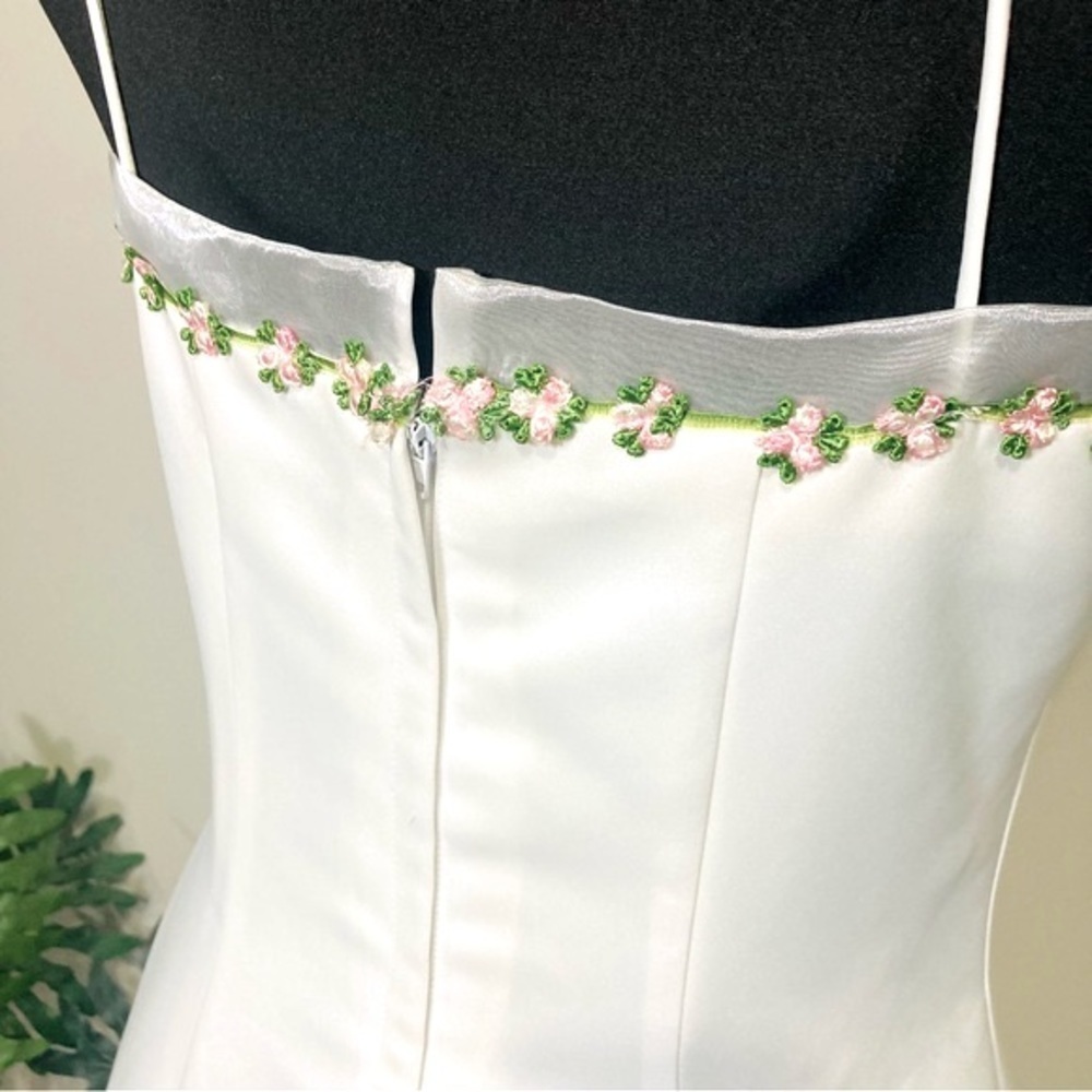 White Prom or Bridal Wedding Dress - Picture 2 of 16